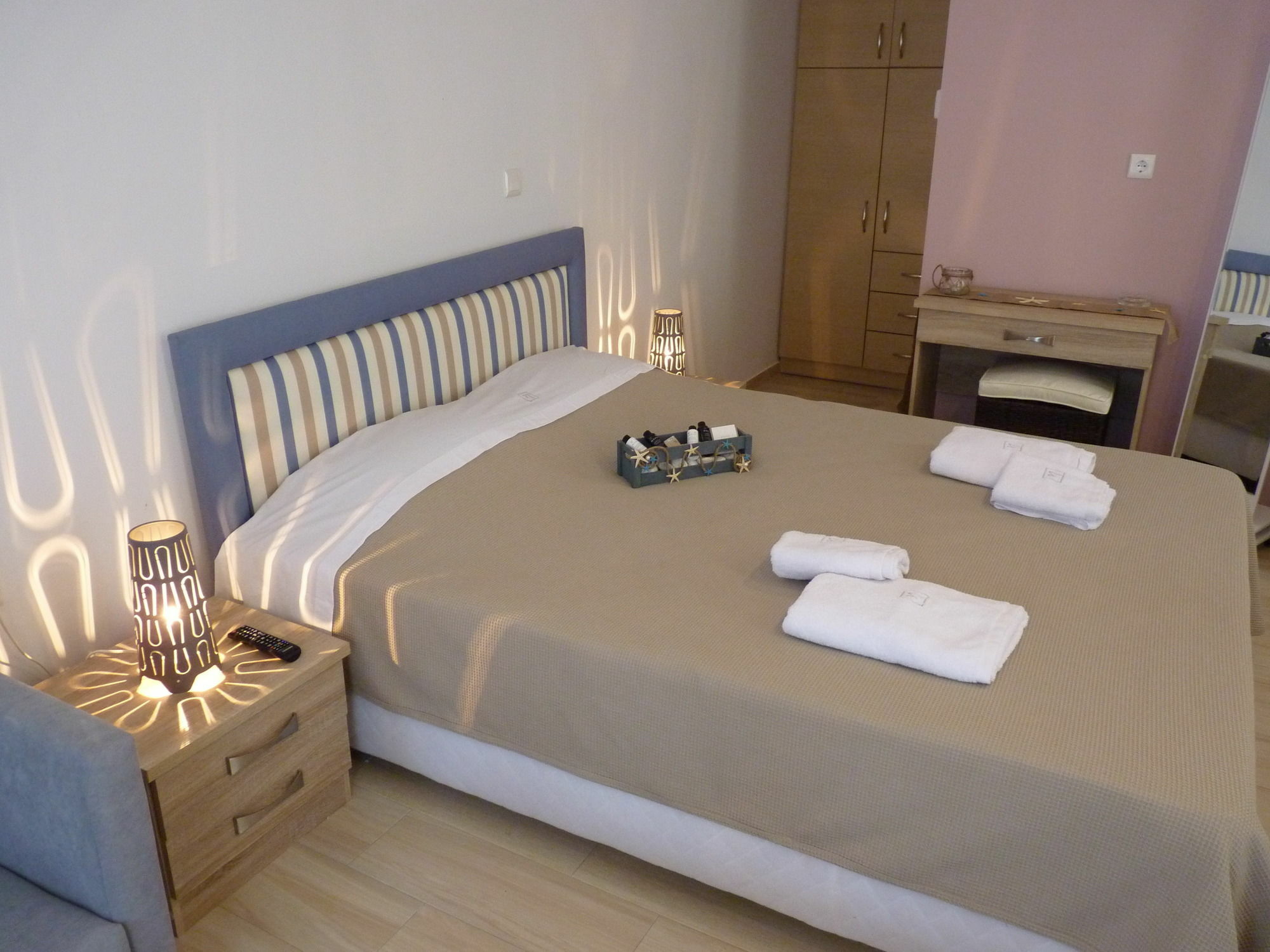 Ilianthos Apartments & Studios Mikros Gialos Esterno foto