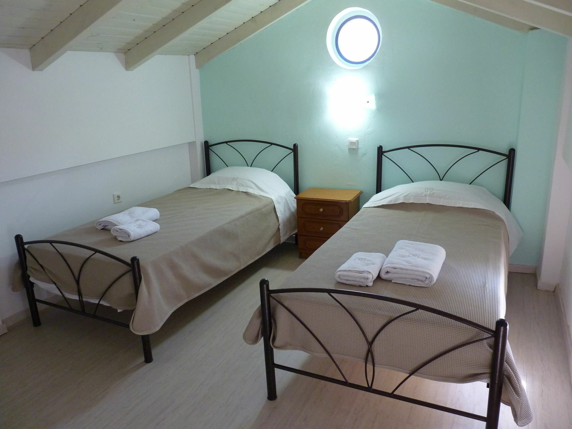 Ilianthos Apartments & Studios Mikros Gialos Esterno foto